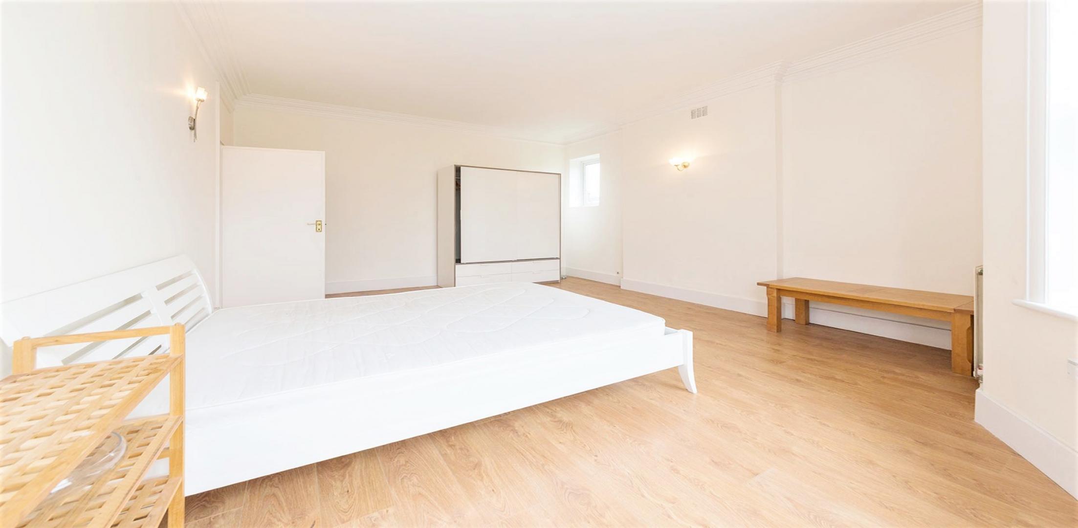 Modern Apartment Dunrobin Court, Hampstead